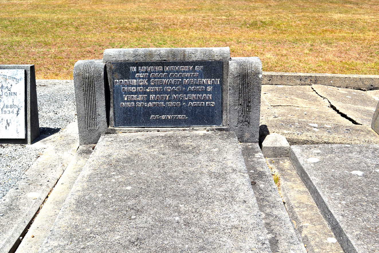 Photo of headstones/Roderick Stewart McLennan d1946 hdstn Lismore Cem Vic